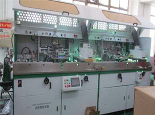 燙金貼標(biāo)生產(chǎn)間